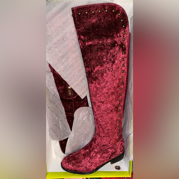 👢NIB! Burgundy Velvet Studded Knee High Boots - Picture 7 of 10